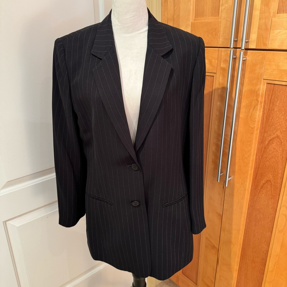CASUAL CORNER. VINTAGE‎ NWT. Black Pinstripe Blazer. Two buttons in front. - Picture 3 of 12